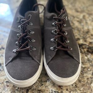 Keen Men’s Tennis Shoe Sneaker. Size 9